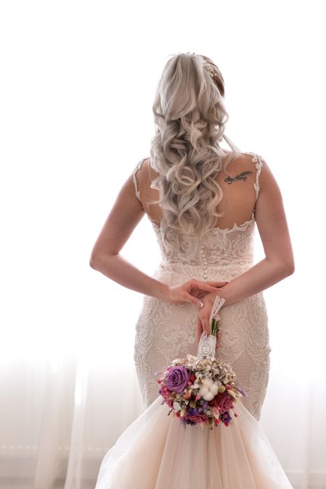 Rochie de mireasă Maya Fashion romantică cu trena și spate decupat, culoarea ivoire