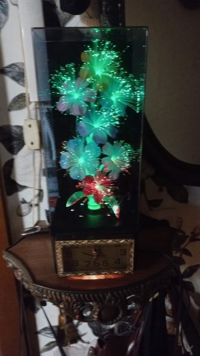 Продам  часы+ светильник.