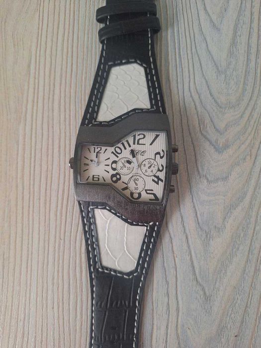 Часы стильные модные