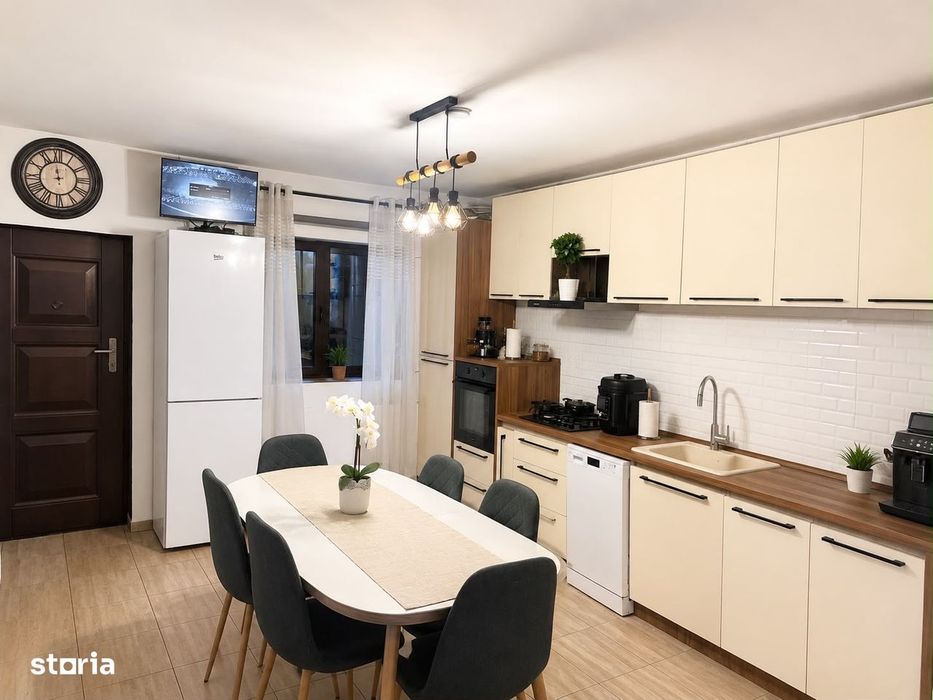 Casa cu 4 camere de vanzare