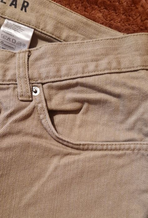 Pantaloni scurți
