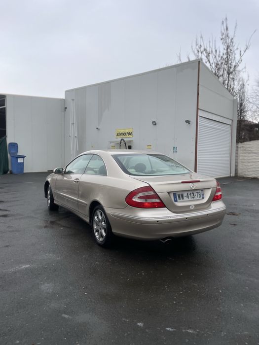 Mercedes-Benz CLK320