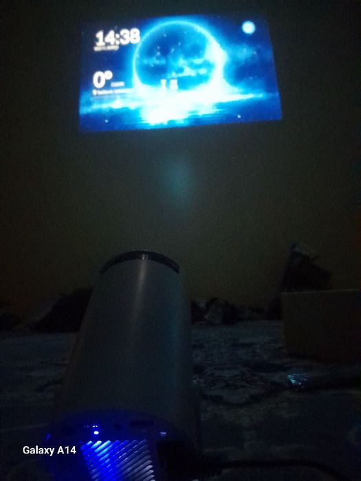 Smart projector sotiladi