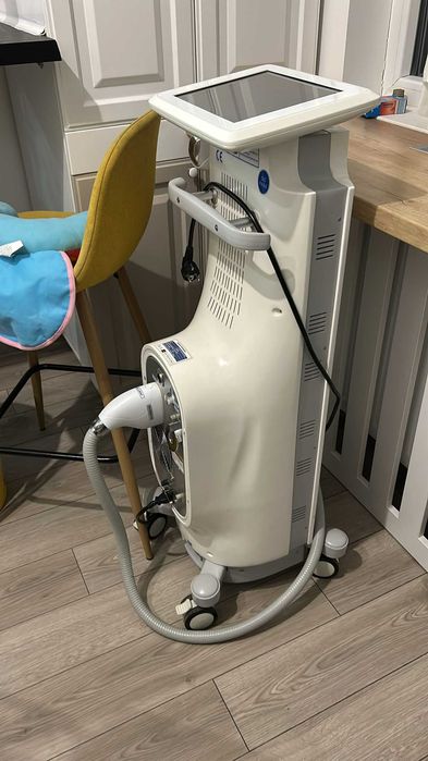 Vand aparat de epilare definitiva cu laser in stare excelenta