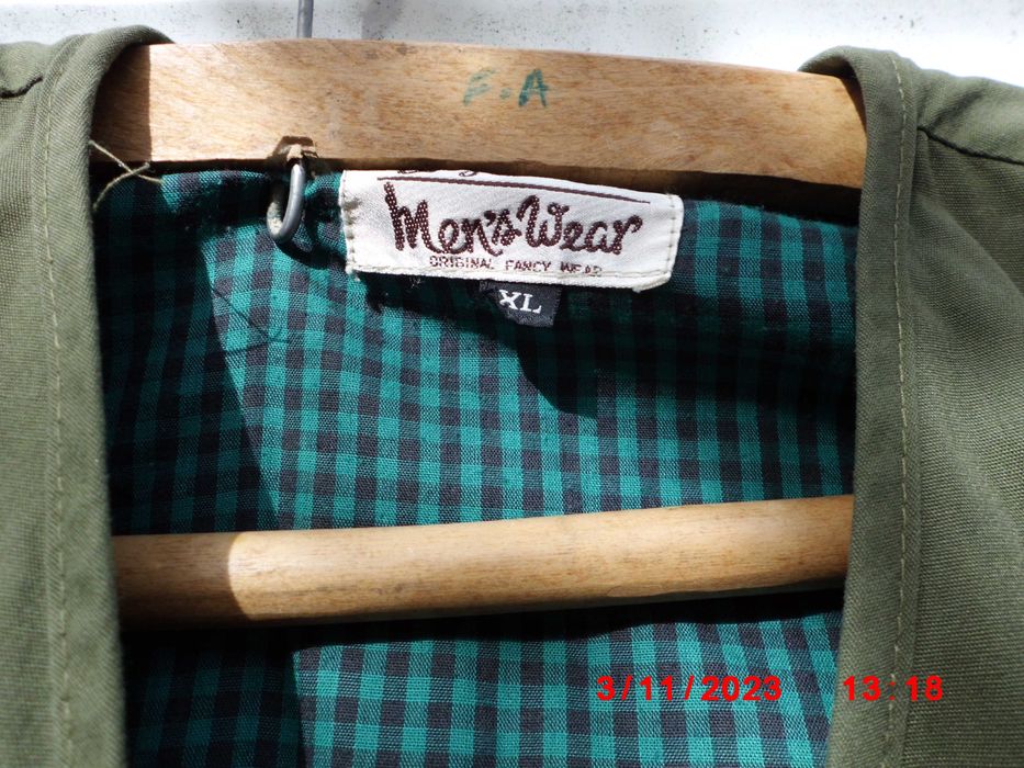 Vand vesta pentru pescar!