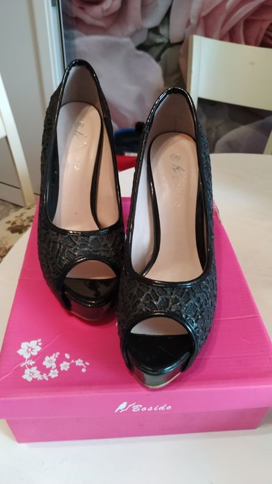 Елегантни дамски обувки