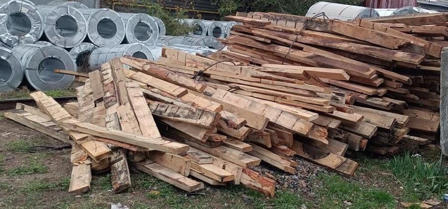 Доски брус балки