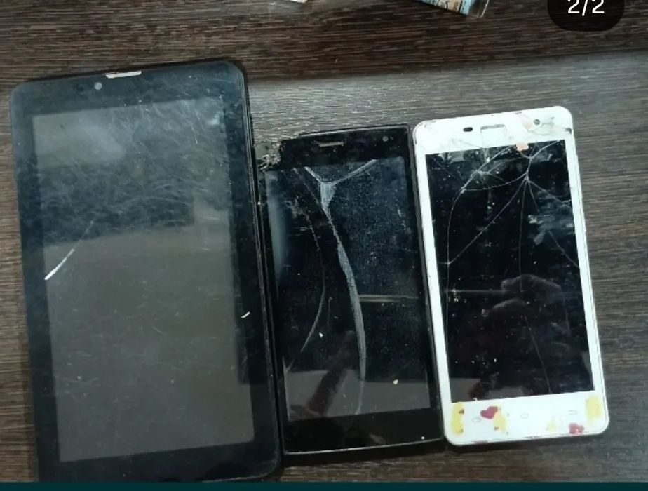 Два телефона и планшет на запчасти
