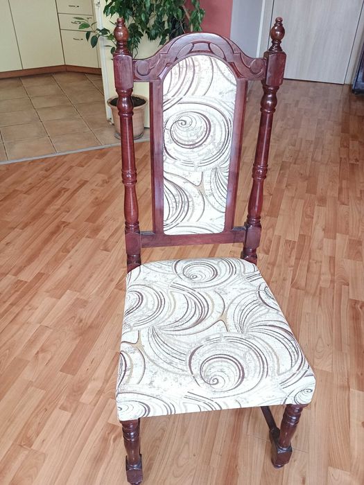 Разтегателна маса и столове