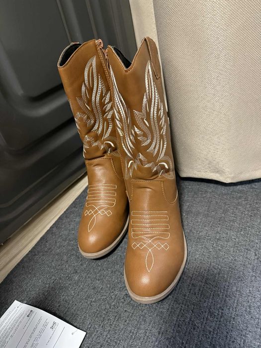 Ботуши дамски, тематични