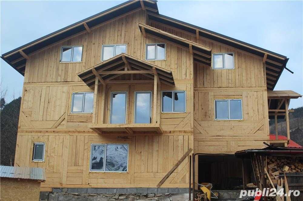 Case din lemn masiv