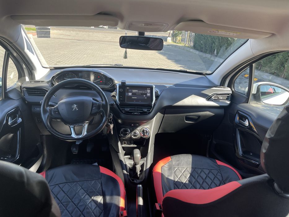 Vand Peugeot 208 ,1560 cmc/55kw/ numar locuri 5 ,1635kg . Masina perfecta ,pentru doamne si domnisoare ,perfecta pentru  incepatori !