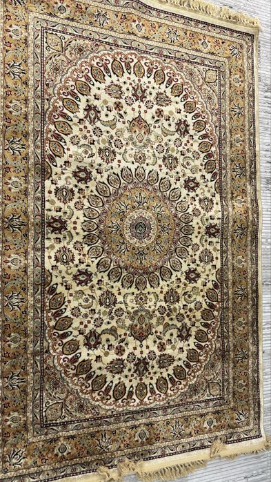 Продам шелковый ковер! Размер 1,5 х 2,3