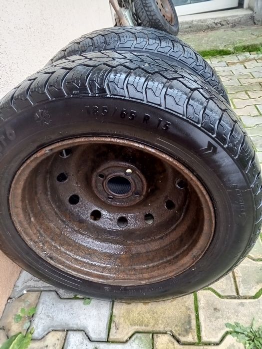 Cauciucuri de iarnă 185/65 R 15