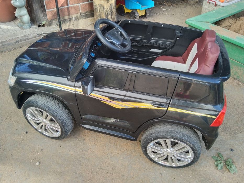 Детский электромобиль