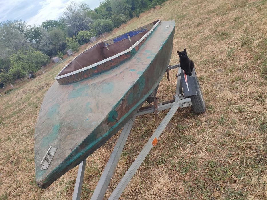 Barca mica, cocheta pentru motor mic