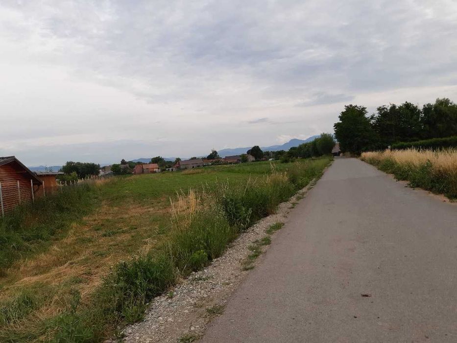 Vand teren intravilan construibil toate utilitatile la drum asfaltat central Lunca Calnicului
