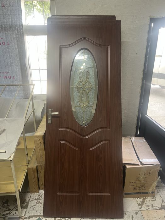 Продаётся коричневая дверь