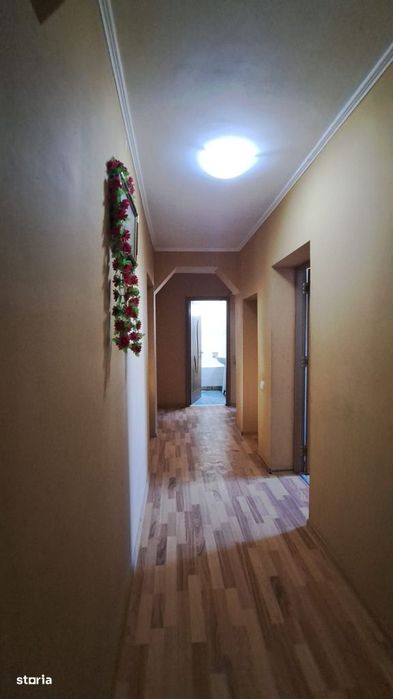 Agigea, 3 Camere Decomandat 2 Bai, Centrala Gaz, 70 Mp. Parcare, Boxa