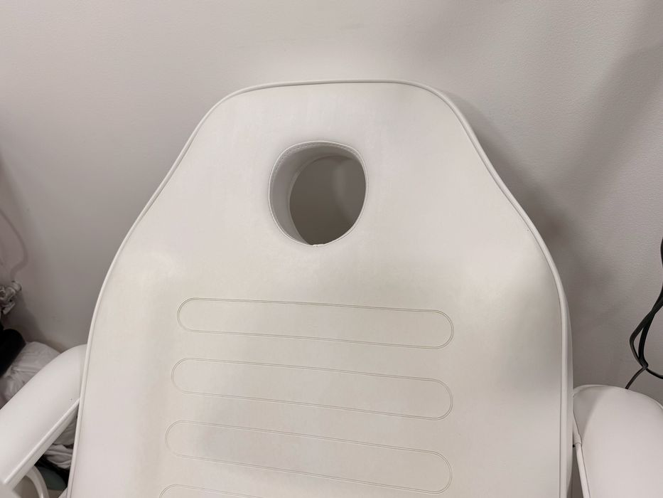 Кожена кушетка стол