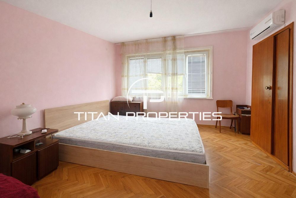 Продава се Четиристаен апартамент в Пловдив, Младежки Хълм - 170 кв.м за 1471 €/кв.м - Снимка #6