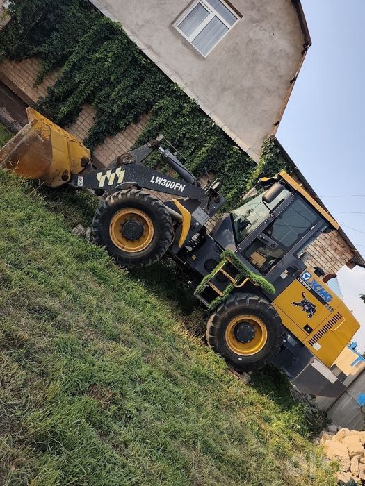 Poguruzchik 1.8 XCMG LW300FN 2019 yil sotiladi