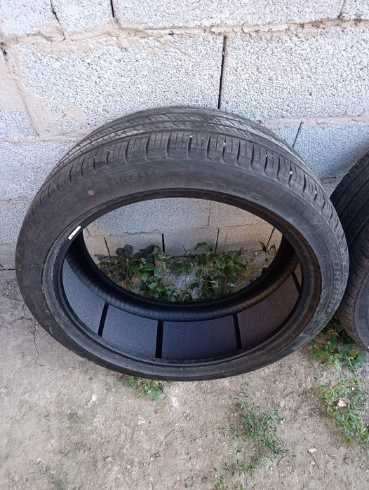 Продам резины 245 45 R21