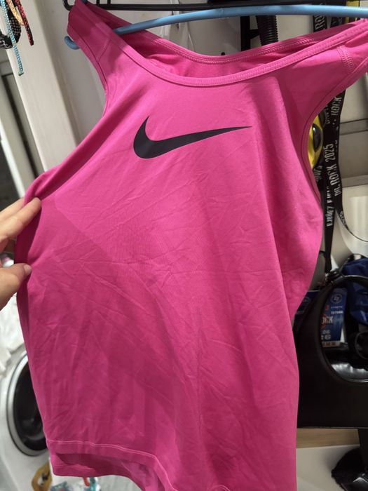 Нов топ Nike S размер