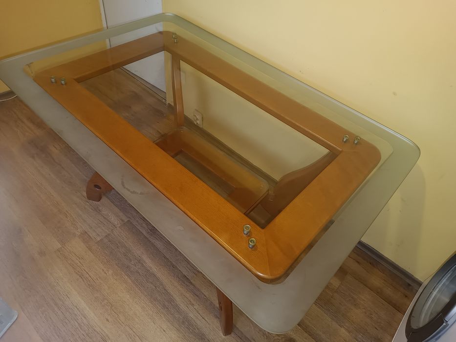 Масивна кухненска маса