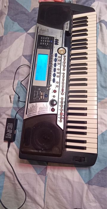 Продам синтезатор