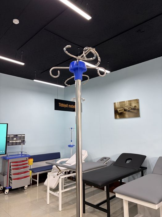 Медицинский штатив для капельницы