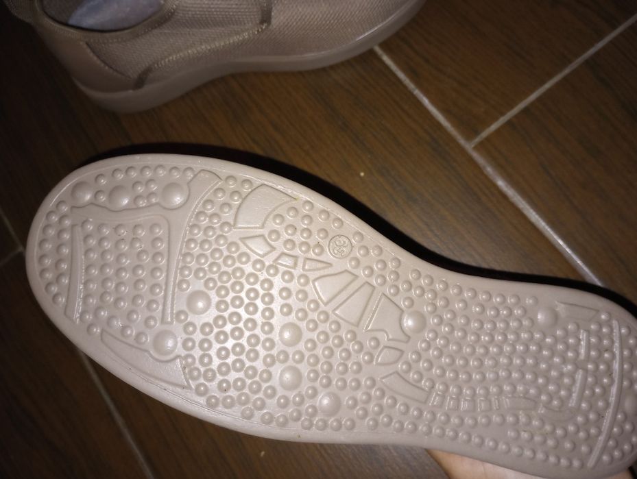Pantofi gold care