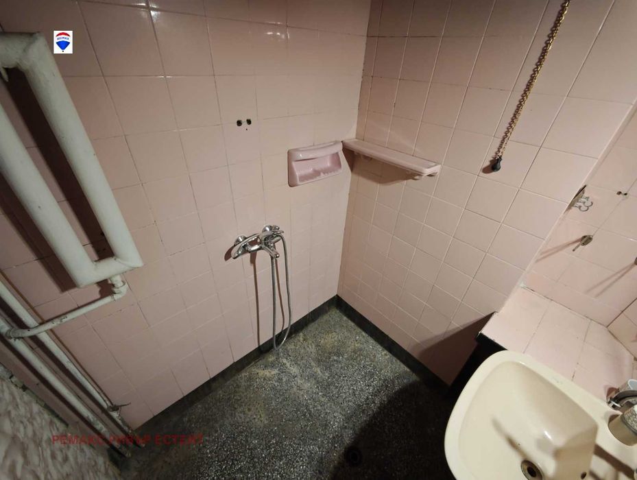 Тристаен апартамент за продаба кв. Широк център