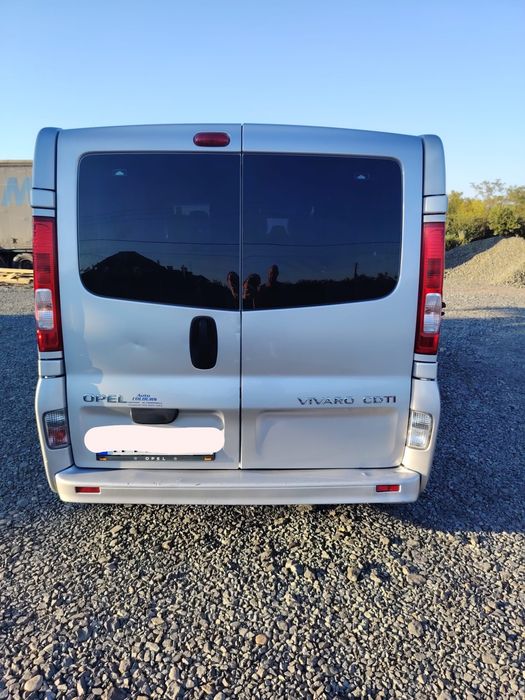 Vând opel vivaro