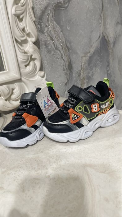 Обувь детский . Кросовка 27рр