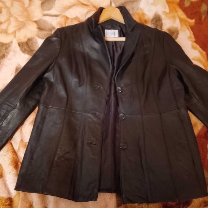Продаю женскую куртку-пиджак из натуральной кожи Размер 48