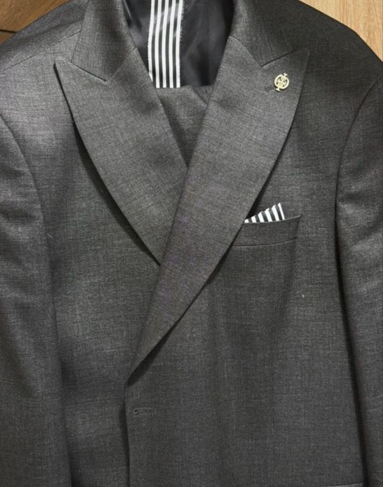 Costum elegant barbati