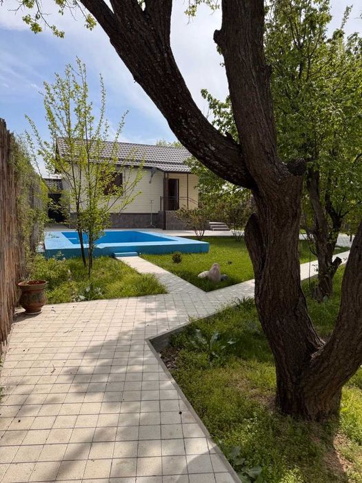 Мебелированная дача в горах с бассейном