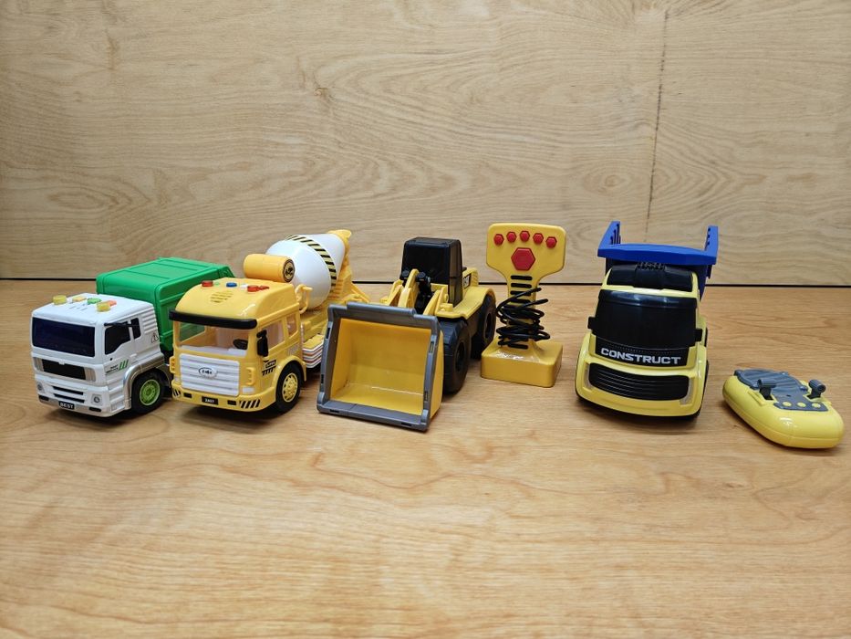 Камион и фадрома(багер) с диснационно, боклукчийски камион и бетоновоз