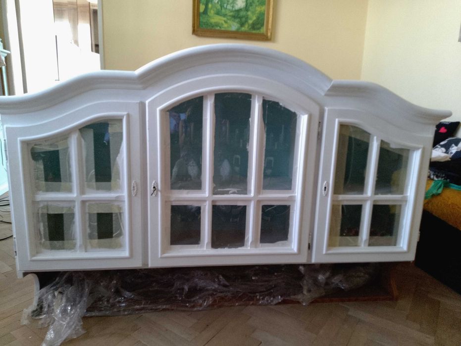 Продавам ретро шкаф с витринка (цена по договаряне)
