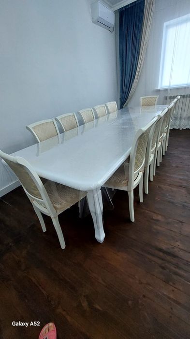 Гостинный стол со стульями