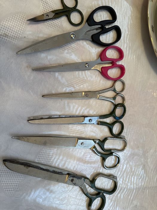 Продается  больших ложки и ножницы