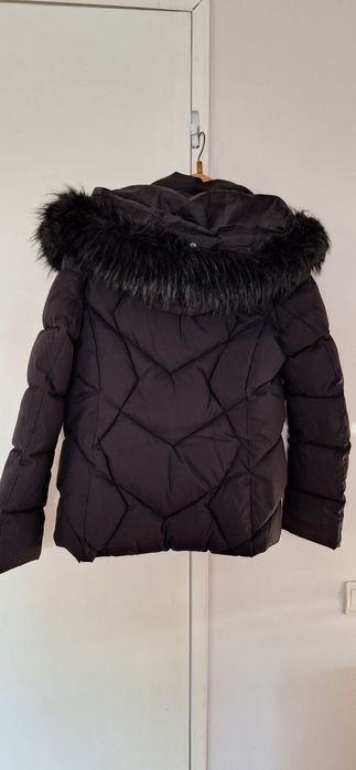 Зимно дамско яке с подвижна качулка