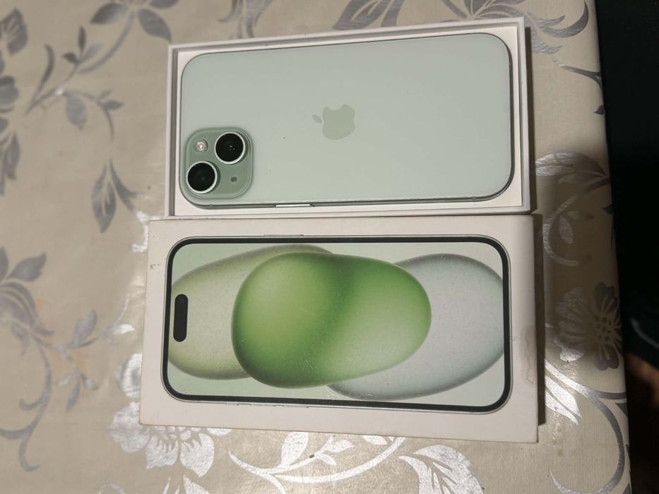 Телефон Iphone 15