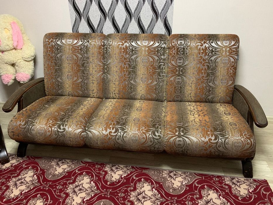 Продается диван и кресла
