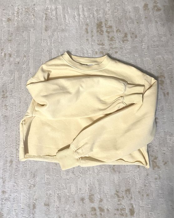 свитшот желтый укороченный