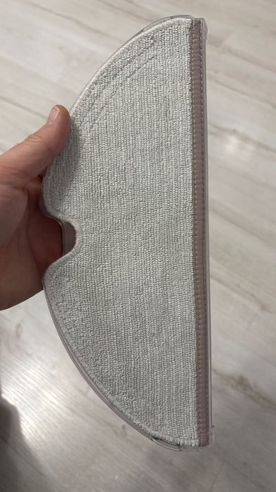 Vând robot aspirator Roborock S5 MAX