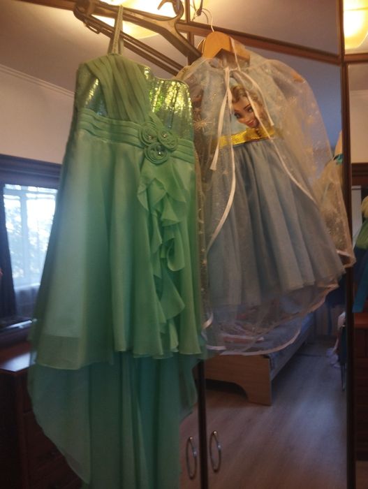 Продам платья на девочку