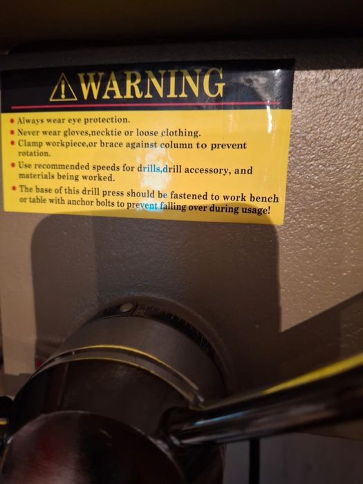 Настольный вертикально-сверлильный станок