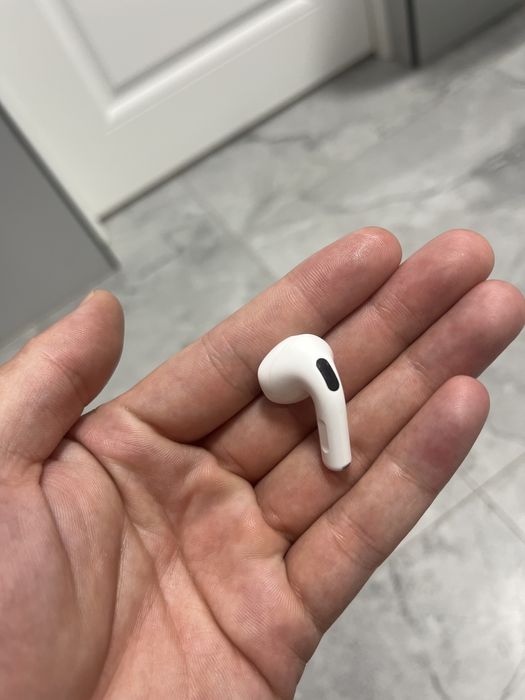 Airpods 4  левый наушник А3056